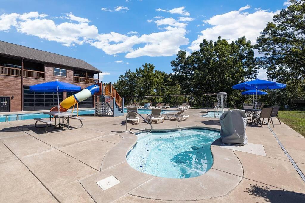 Rock And Timber Lodge Branson Exterior photo